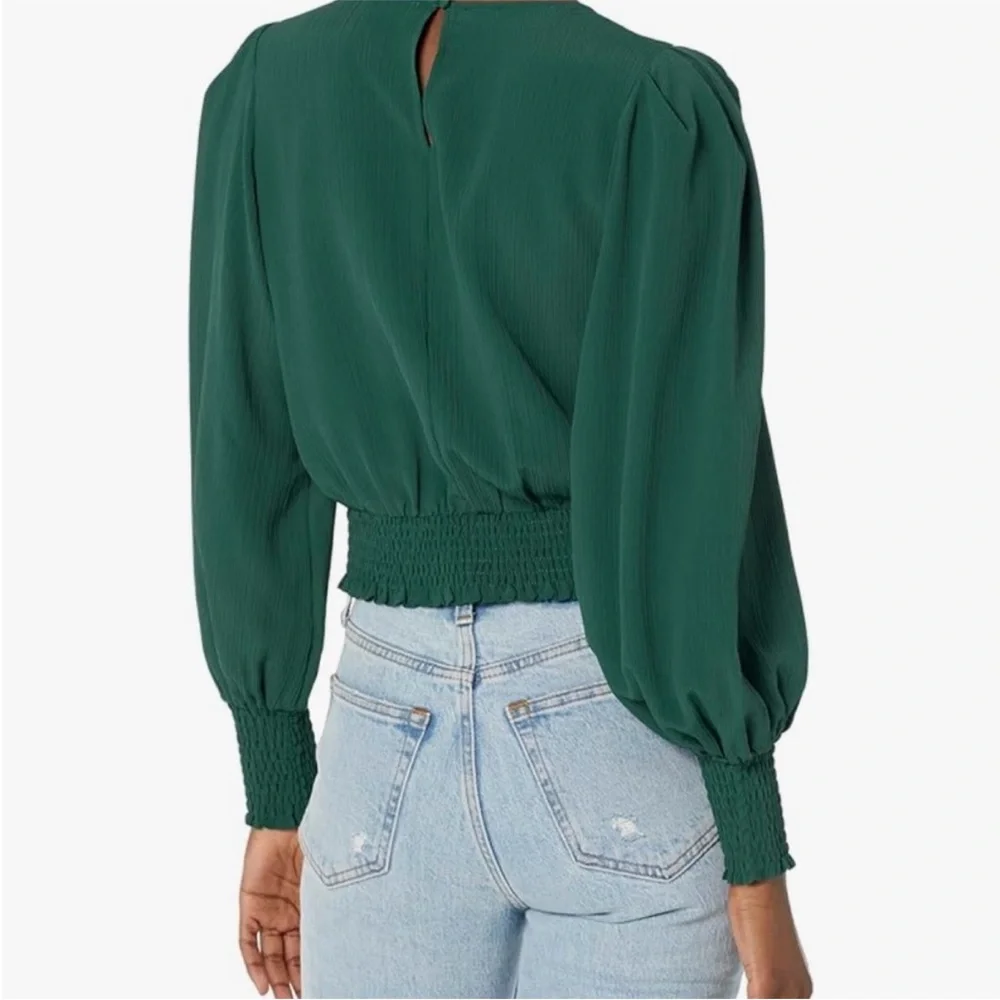 NWT ASTR THE LABEL‎ GREEN BLOUSE SIZE XS